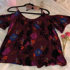 Short sleeve shoulder top